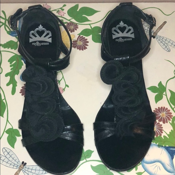 Fergalicious black strappy sandals - Picture 4 of 7